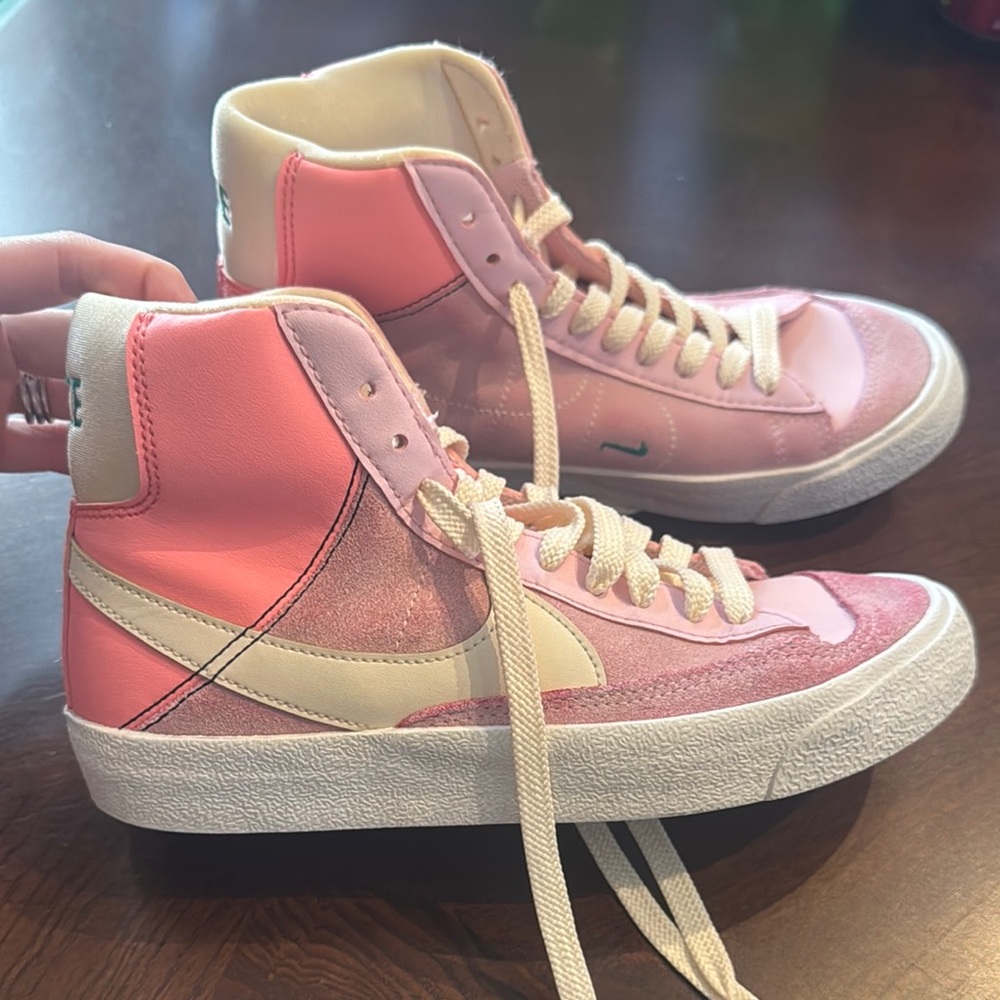 Nike Youth Pink High-Top Sneakers size 4